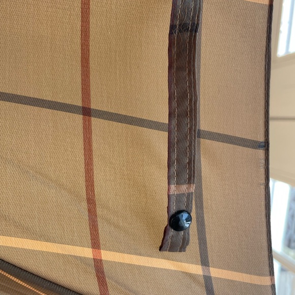 Burberry’s Umbrella With Wooden J Handle - Picture 5 of 10